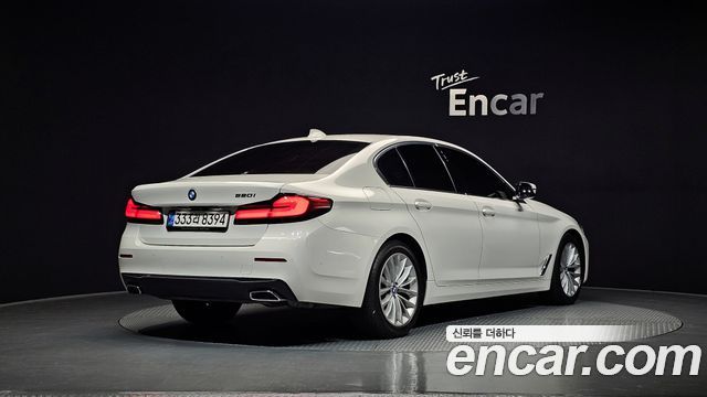 BMW 5 Series (G30) 520i Luxury 2023 — фото 2