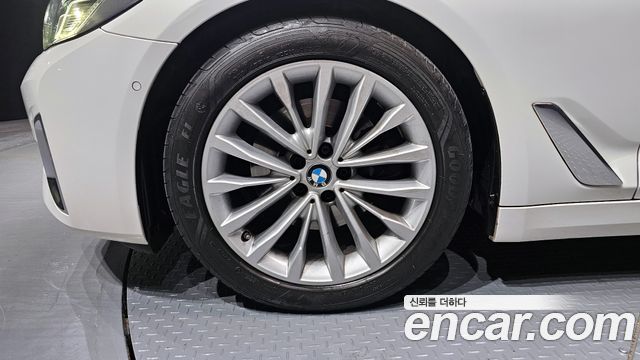 BMW 5 Series (G30) 520i Luxury 2023 — фото 5