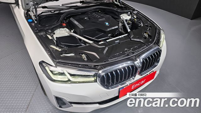 BMW 5 Series (G30) 520i Luxury 2023 — фото 6