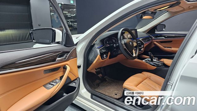 BMW 5 Series (G30) 520i Luxury 2023 — фото 11