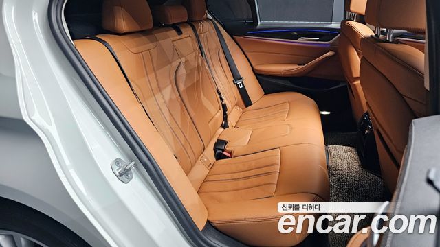BMW 5 Series (G30) 520i Luxury 2023 — фото 12