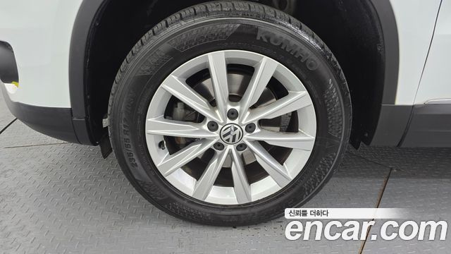 Volkswagen Tiguan 2.0 TDI Comfort 5N 2015 — фото 5