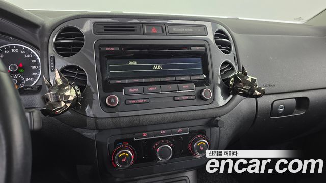 Volkswagen Tiguan 2.0 TDI Comfort 5N 2015 — фото 15