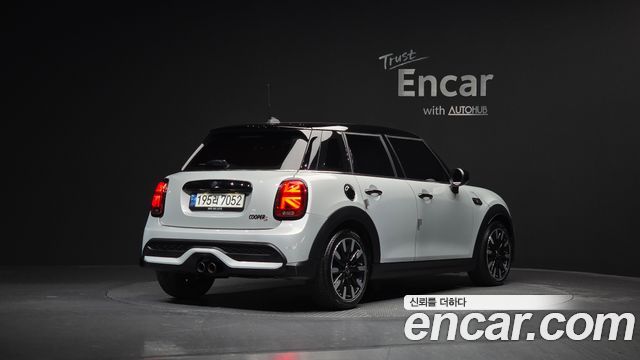 MINI Cooper S 5Door Classic Launch Pack Third Generation 2022 — фото 2