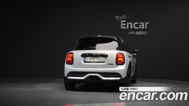 MINI Cooper S 5Door Classic Launch Pack Third Generation 2022 — фото 4
