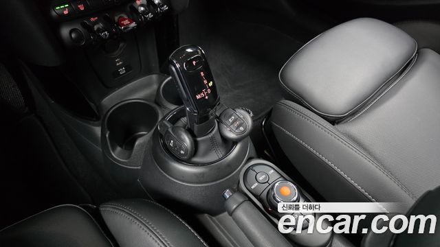 MINI Cooper S 5Door Classic Launch Pack Third Generation 2022 — фото 9
