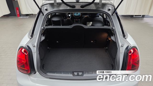 MINI Cooper S 5Door Classic Launch Pack Third Generation 2022 — фото 20