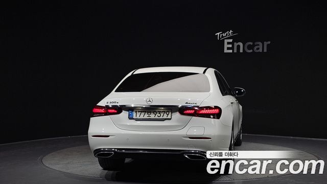 Mercedes-Benz E-Class (W213) E300e 4MATIC Exclusive 2022 — фото 4