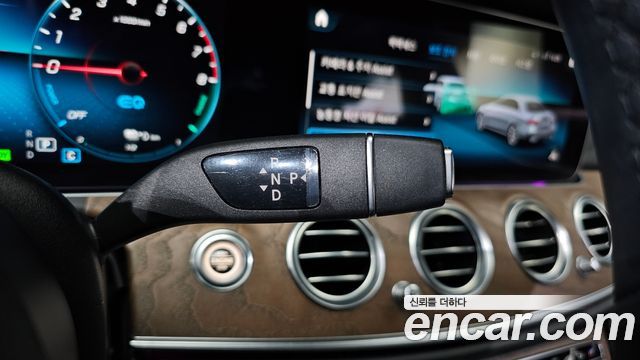 Mercedes-Benz E-Class (W213) E300e 4MATIC Exclusive 2022 — фото 9