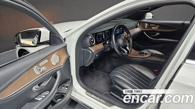 Mercedes-Benz E-Class (W213) E300e 4MATIC Exclusive 2022 — фото 10
