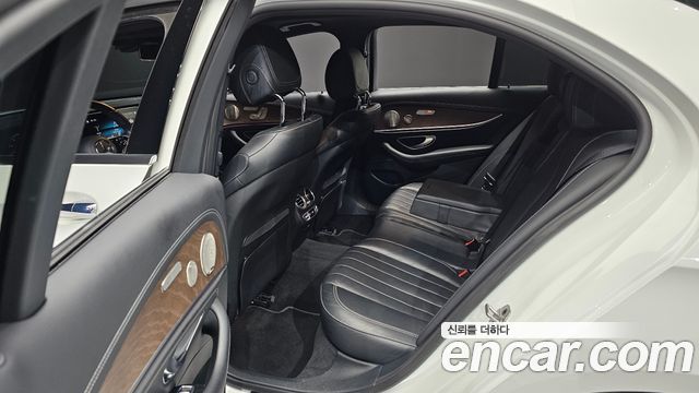 Mercedes-Benz E-Class (W213) E300e 4MATIC Exclusive 2022 — фото 15