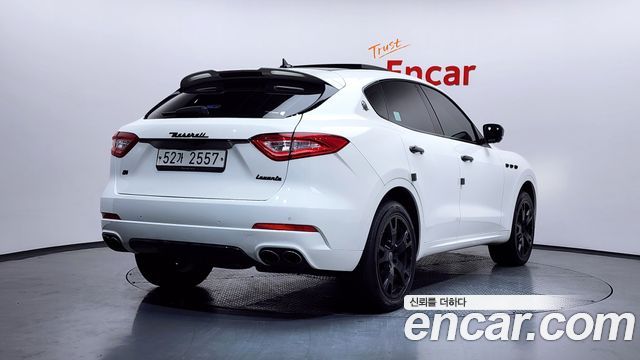 Maserati Levante 3.0 AWD GranSport 2018 — фото 2
