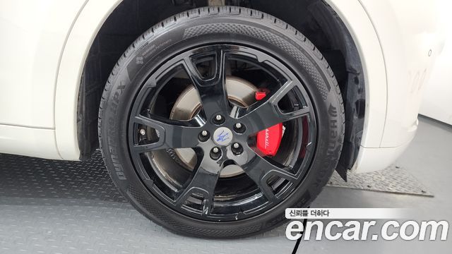 Maserati Levante 3.0 AWD GranSport 2018 — фото 5
