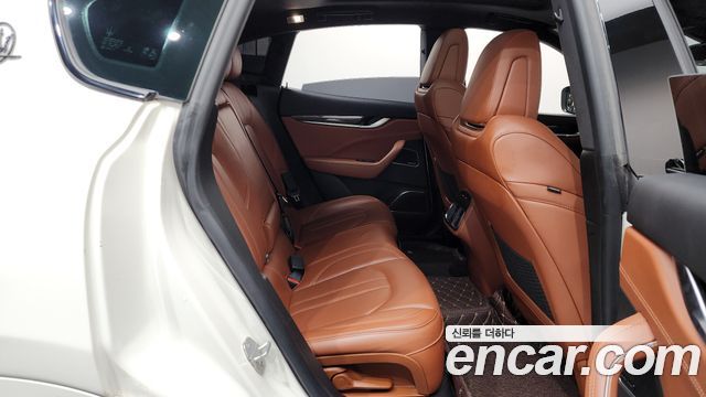 Maserati Levante 3.0 AWD GranSport 2018 — фото 12