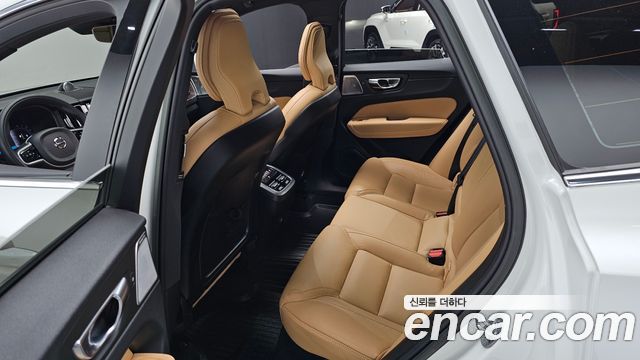 Volvo XC60 (II) B6 Inscirtion 2022 — фото 12