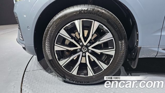 Volvo XC60 (II) B5 Ultimate Bright 2023 — фото 5