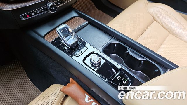 Volvo XC60 (II) B5 Ultimate Bright 2023 — фото 9