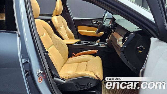 Volvo XC60 (II) B5 Ultimate Bright 2023 — фото 10