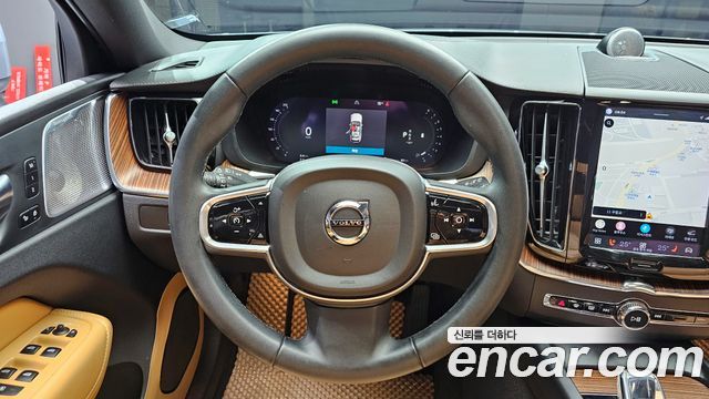 Volvo XC60 (II) B5 Ultimate Bright 2023 — фото 13