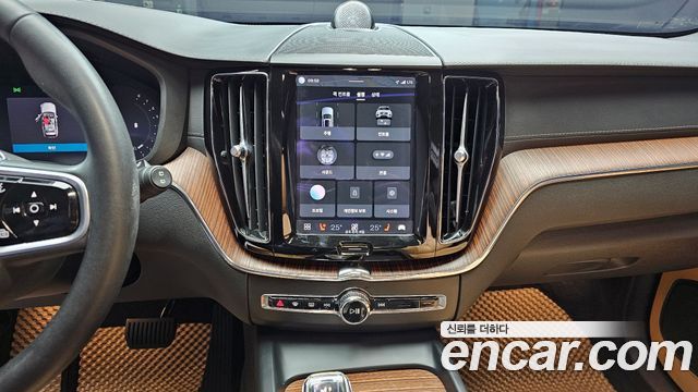 Volvo XC60 (II) B5 Ultimate Bright 2023 — фото 15