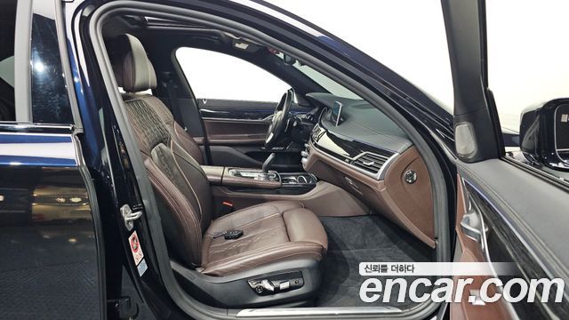BMW 7 Series (G11) 740d xDrive M Sport 2017 — фото 11