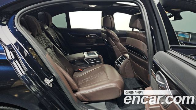 BMW 7 Series (G11) 740d xDrive M Sport 2017 — фото 12