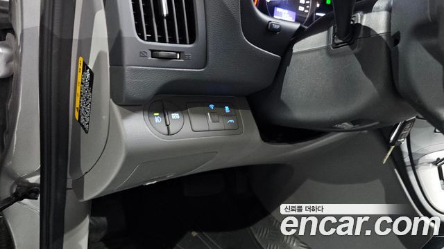 Hyundai Grand Starex Van 5-Seater Smart 2021 — фото 17