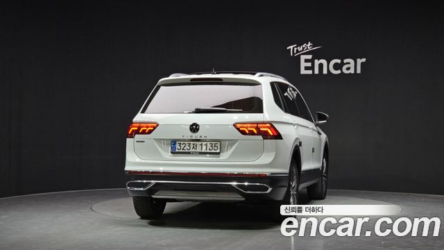 Volkswagen Tiguan Allspace 2.0 TSI Prestige 2023 — фото 4