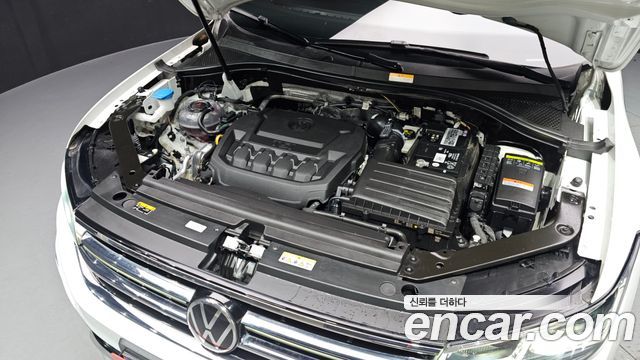 Volkswagen Tiguan Allspace 2.0 TSI Prestige 2023 — фото 6