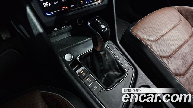 Volkswagen Tiguan Allspace 2.0 TSI Prestige 2023 — фото 9