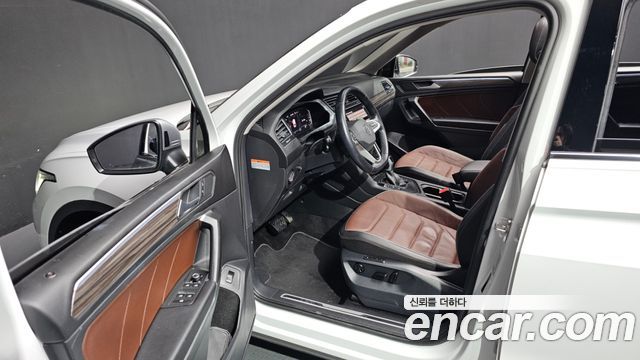 Volkswagen Tiguan Allspace 2.0 TSI Prestige 2023 — фото 10