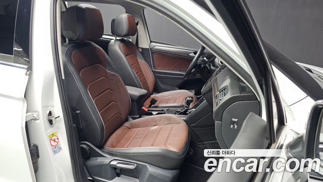 Volkswagen Tiguan Allspace 2.0 TSI Prestige 2023 — фото 11