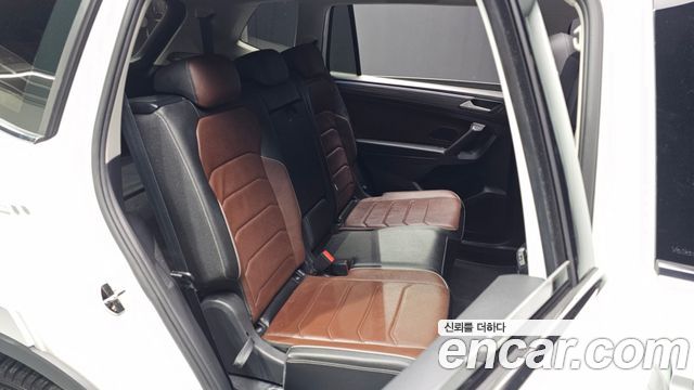 Volkswagen Tiguan Allspace 2.0 TSI Prestige 2023 — фото 12