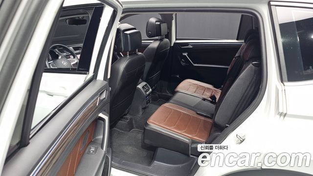Volkswagen Tiguan Allspace 2.0 TSI Prestige 2023 — фото 13