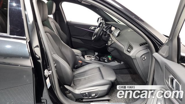 BMW 1 Series (F40) 120i M Sports 2022 — фото 11