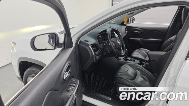 Jeep Cherokee (KL) 2.4 Limited AWD 2021 — фото 11