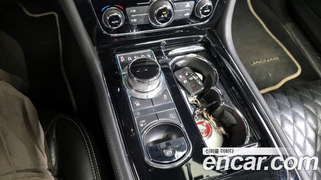 Jaguar XJ 3.0D XJ50 LWB X351 2019 — фото 9