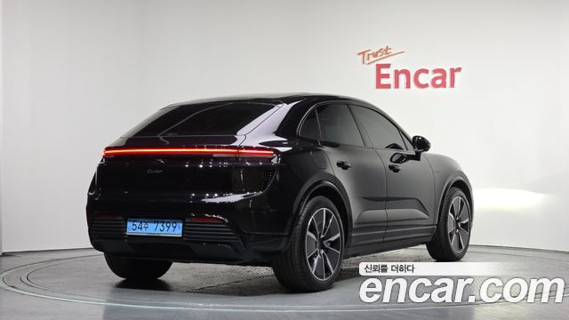 Porsche Macan EV Turbo 2025 — фото 2