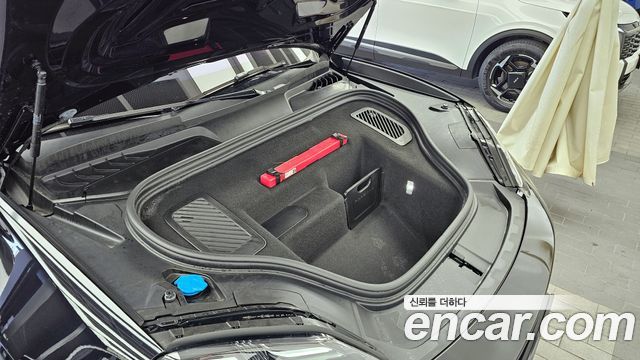 Porsche Macan EV Turbo 2025 — фото 6