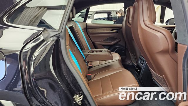Porsche Macan EV Turbo 2025 — фото 12