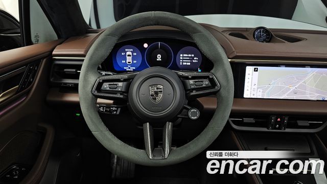 Porsche Macan EV Turbo 2025 — фото 13