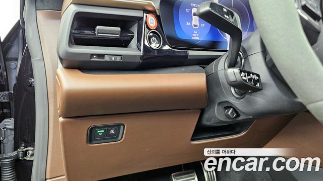 Porsche Macan EV Turbo 2025 — фото 16