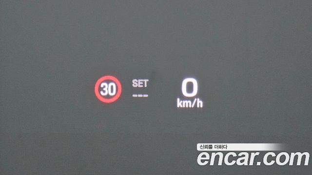 Porsche Macan EV Turbo 2025 — фото 17