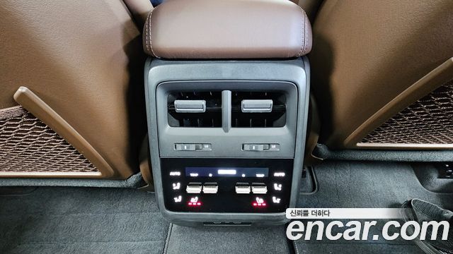 Porsche Macan EV Turbo 2025 — фото 18
