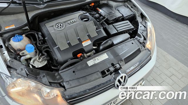 Volkswagen Golf (VI) 1.6 TDI Blue Motion 2011 — фото 6