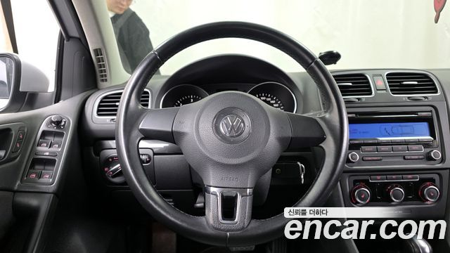 Volkswagen Golf (VI) 1.6 TDI Blue Motion 2011 — фото 13
