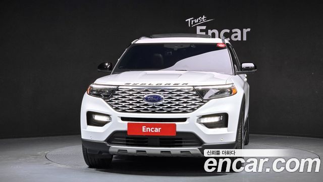 Ford Explorer (VI) 3.0 Platinum 4WD 2023 — фото 3