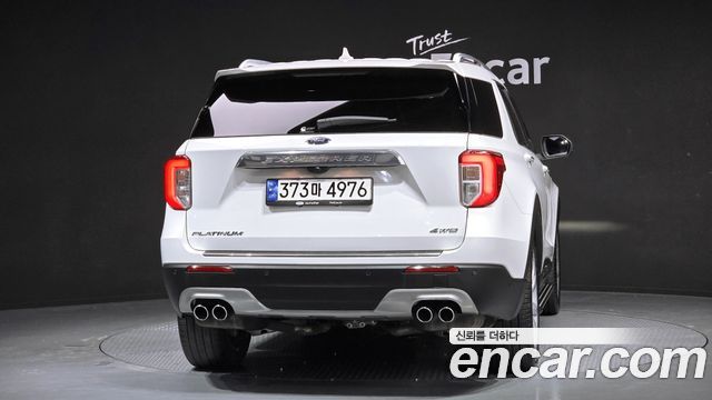 Ford Explorer (VI) 3.0 Platinum 4WD 2023 — фото 4