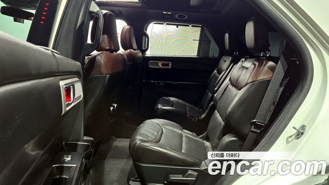 Ford Explorer (VI) 3.0 Platinum 4WD 2023 — фото 12