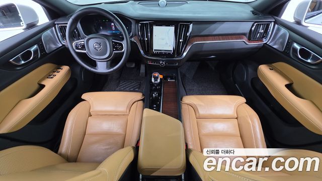 Volvo V60 Cross Country (II) B5 Ultimate AWD 2023 — фото 7